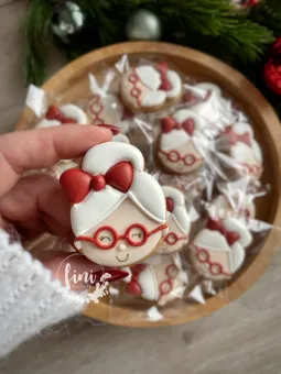 Nagymami fej masnival sütikiszúró